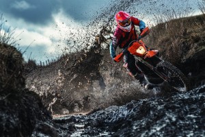 开云kaiyun-CS2狙击手瞬间改变局势，cs1.6狙击手